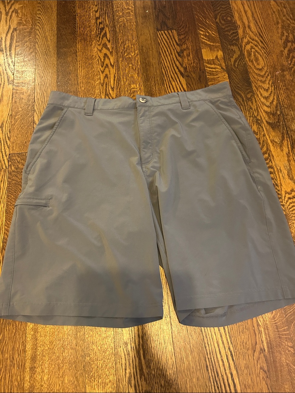 Columbia Men's Light Gray Performance Hybrid Shorts